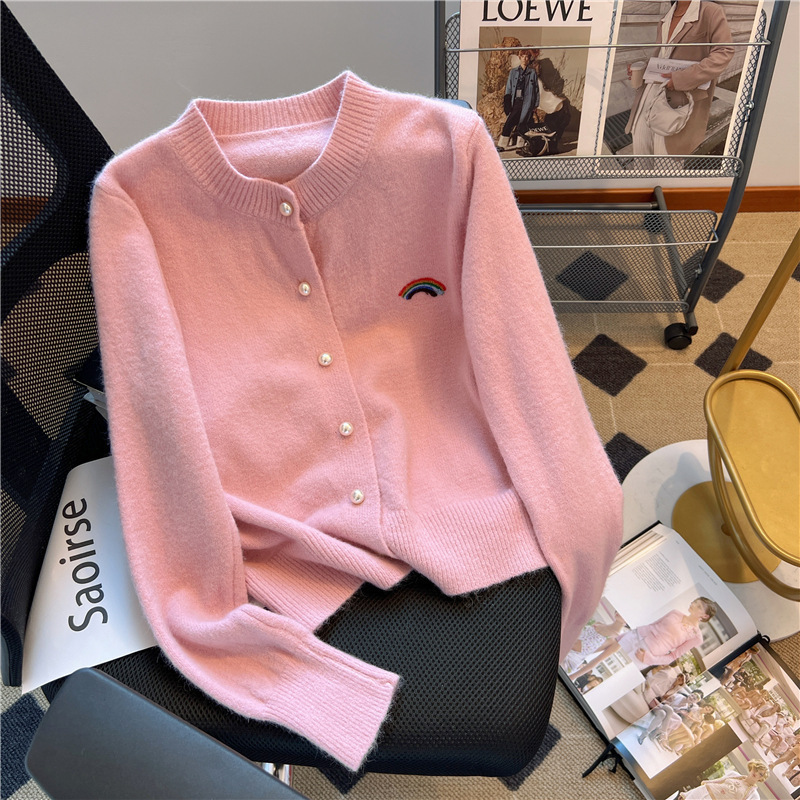 High-grade super-good-looking sweater autumn Korean-style small embroidered knitwear white green pearl buckle cardigan top High-grade super-good-looking sweater autumn Korean-style small embroidered knitwear white green pearl buckle cardigan top