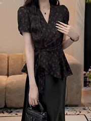 大码法式V领系带碎花收腰短袖衬衫女胖mm巨显瘦夏日绝美小衫上衣