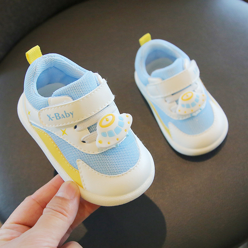 Zapatos de bebé de primavera Zapatos de malla transpirable para niños Zapatos de niño de dibujos animados para niños 0-3 años de edad zapatos de velcro de fondo suave para niños
