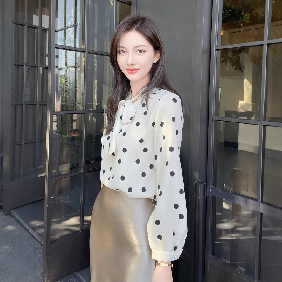 Spring shirt with bow