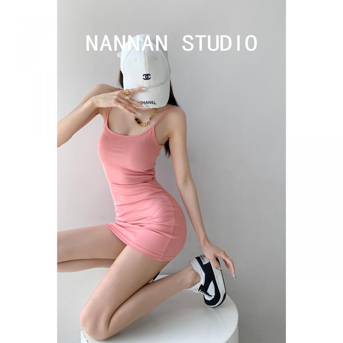 Summer hot girl sexy and pure body-watching suspender dress dress for women in summer European and American style short skirt trendy