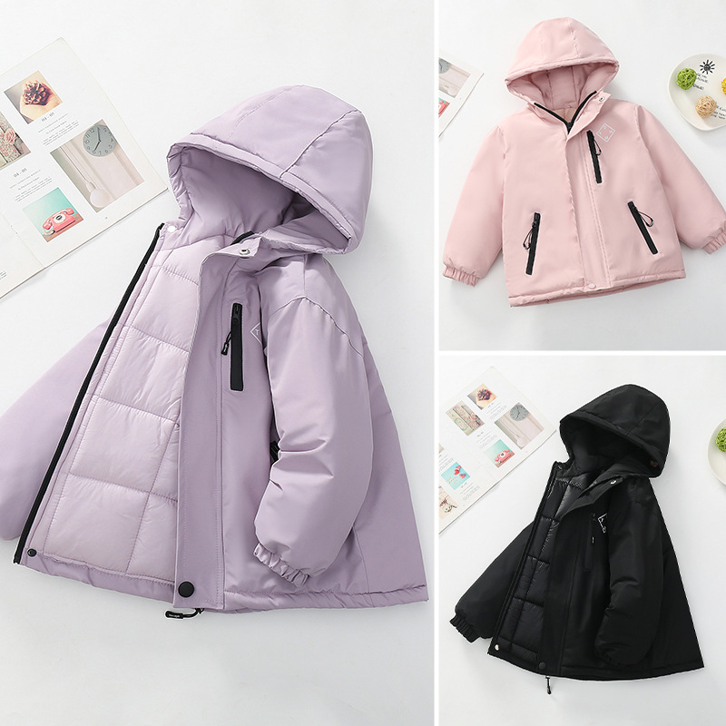 Niños trajes de asalto engrosados otoño-invierno 2025 nuevos niños de invierno chaqueta de algodón de niña grande ropa de invierno con sombrero de moda