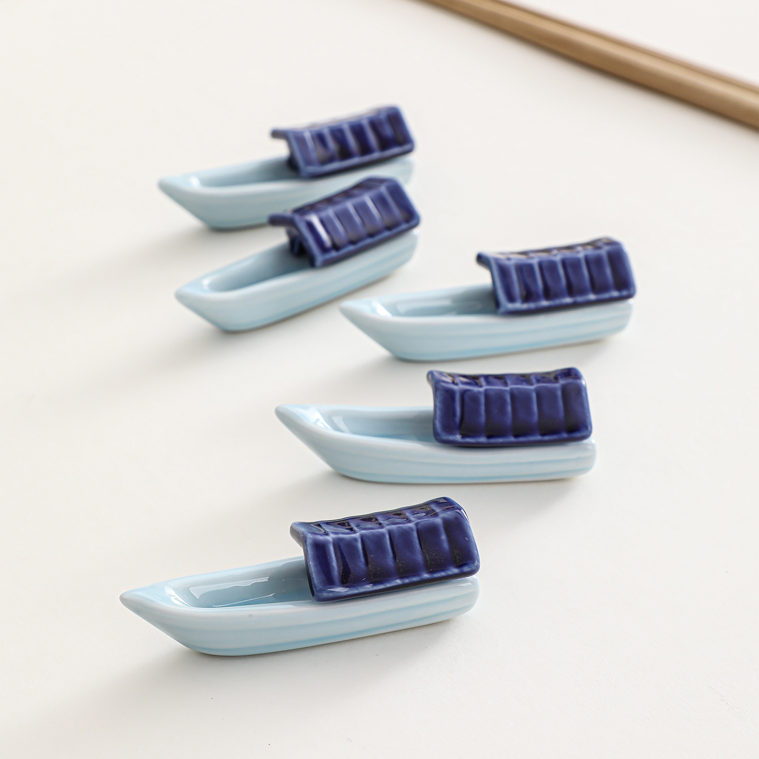 【Zakka Japanese-Style Ceramic Fortune-Boosting Boat Chopstick Holder Ornament