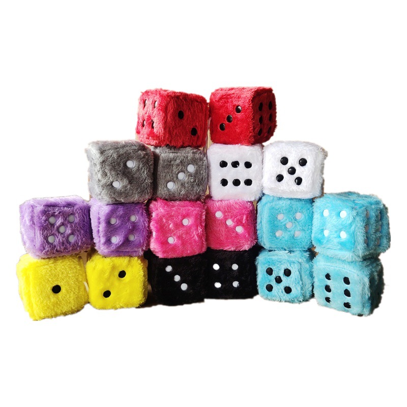 Amazon transfronteriza 7,5 cm de largo Punto de estampado en caliente de lana dados de peluche Cubo de juguete colgante de coche colgar tamiz