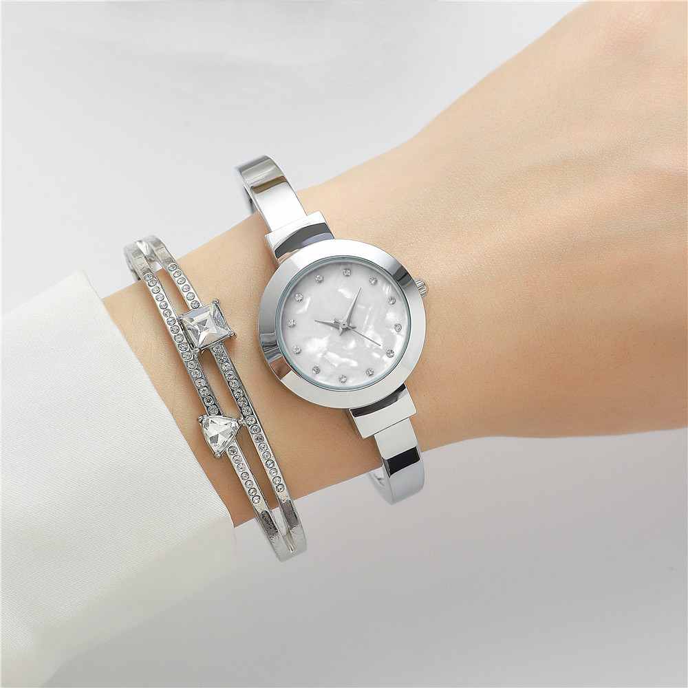 Elegant Simple Style Round Horseshoe Buckle Quartz Women's Watches display picture 3