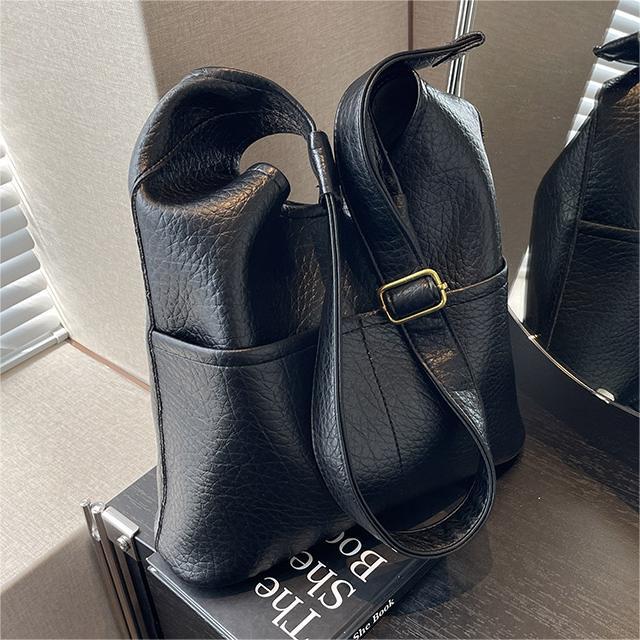 Gran capacidad casual bolsa de axilas para las mujeres 2023 otoño nueva moda casual cubo bolsa de trabajo bolso de hombro de cercanías