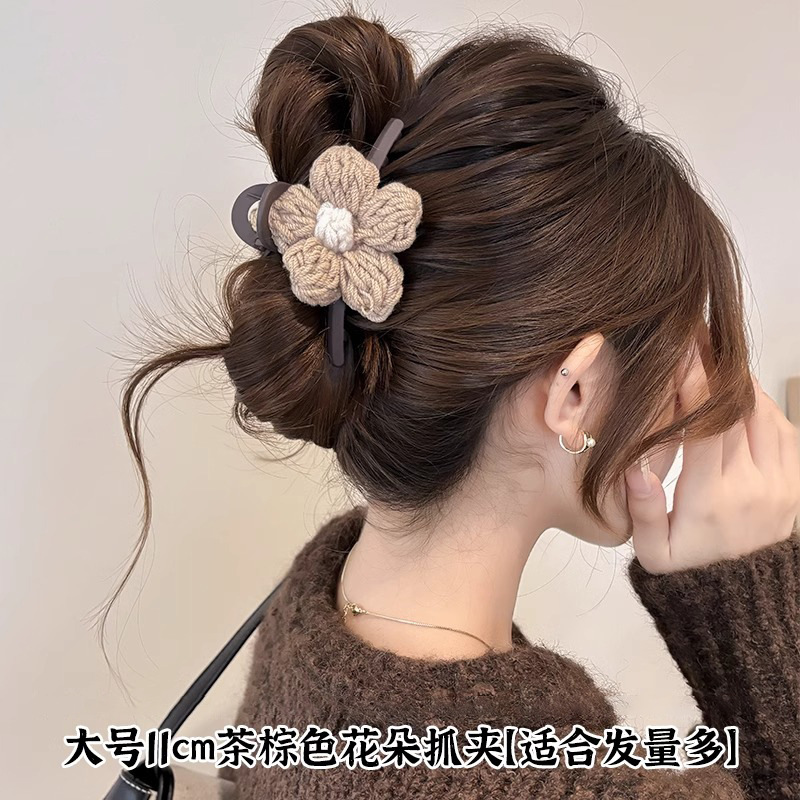Clip de pelo de alta calidad con múltiples agarres femenino 2025 nuevo otoño e invierno clip de tiburón grande horquilla flor de punto horquilla tocado