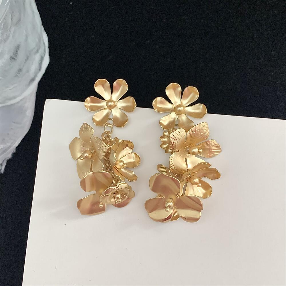 1 Pair Sweet Flower Plating Metal Drop Earrings display picture 3