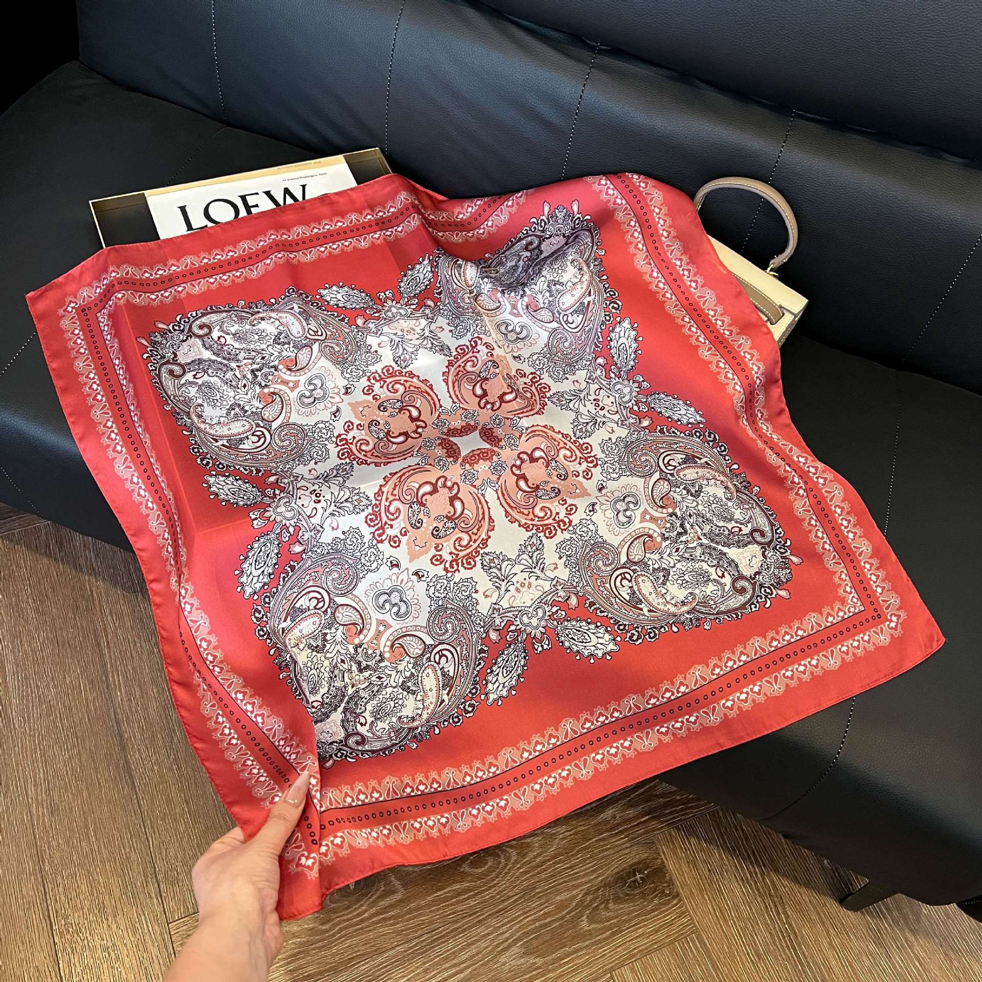 Transfronterizos nuevos bufandas de seda azul de alto nivel de seda cuadrada de simulación bufandas de moda de decoración de moda de combinación bolsa correa de pelo bufandas profesionales