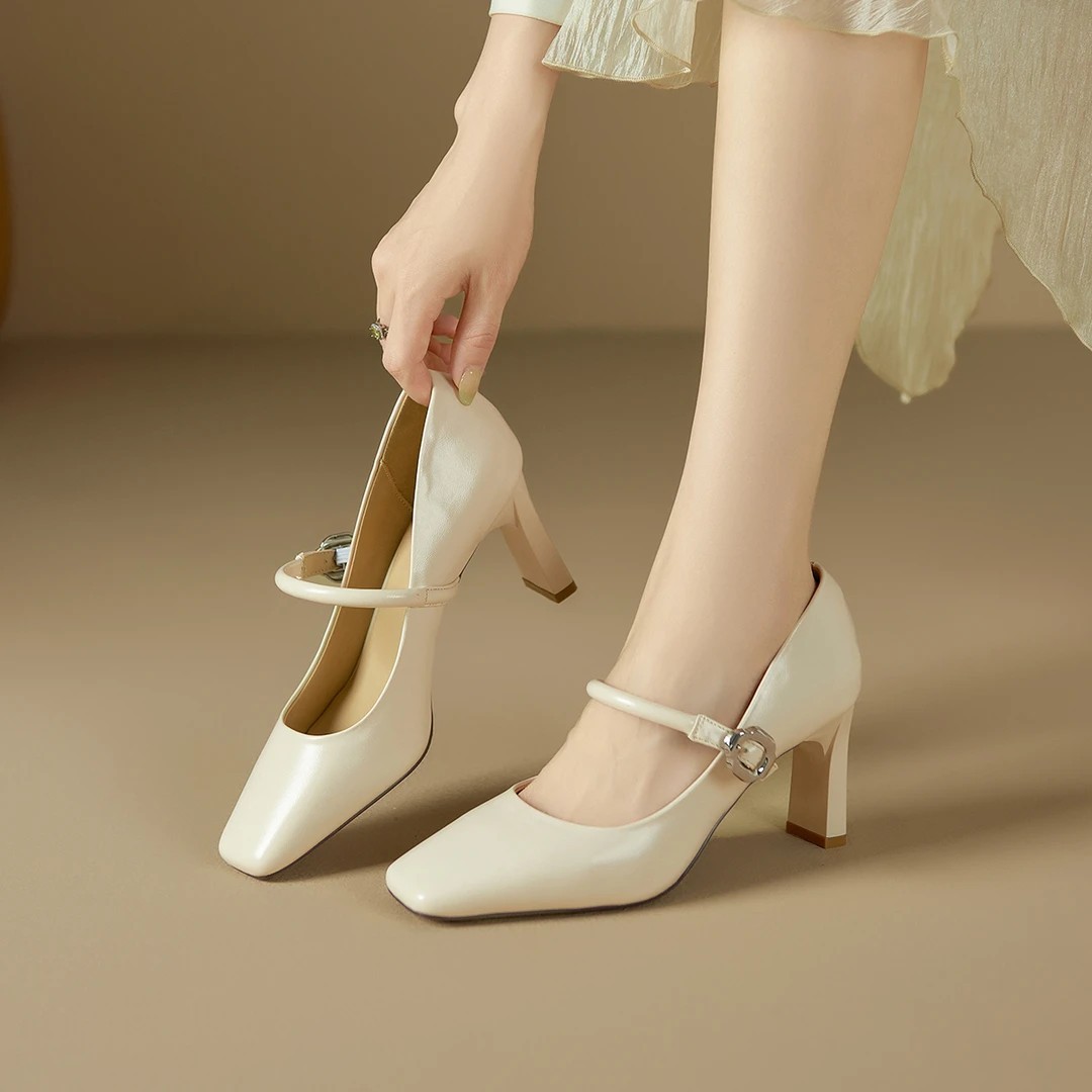 Hermoso viento de hebilla de tacones gruesos zapatos de mujer 2026 primavera nuevos zapatos de tacones altos de cabeza cuadrada francesa