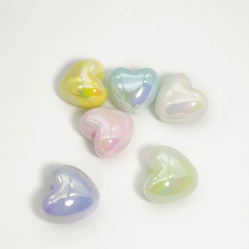 Сердечки-бусины с UV-напылением для DIY: брелоки аксессуары для сумок браслеты