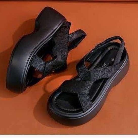 Sandalias romanas para mujeres 2026 verano nueva moda casual con falda de estilo nacional aumentando suela gruesa zapatos de playa
