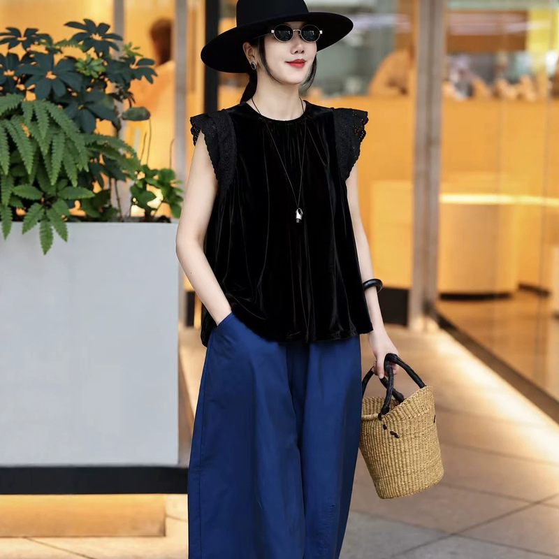 Nanyou High-Density Thickened Silk Velvet Round-Neck Sleeveless Vest with Water-Soluble Floral Design, Youthful Versatile Shirt Nanyou High-Density Thickened Silk Velvet Round-Neck Sleeveless Vest with Water-Soluble Floral Design, Youthful Versatile Shirt