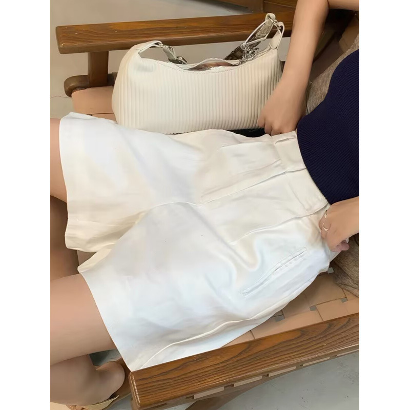 White Linen Suit Shorts for Women, 2026 New Summer Style, Cotton-Linen Casual Loose Fit, Petite Five-Point Shorts White Linen Suit Shorts for Women, 2026 New Summer Style, Cotton-Linen Casual Loose Fit, Petite Five-Point Shorts