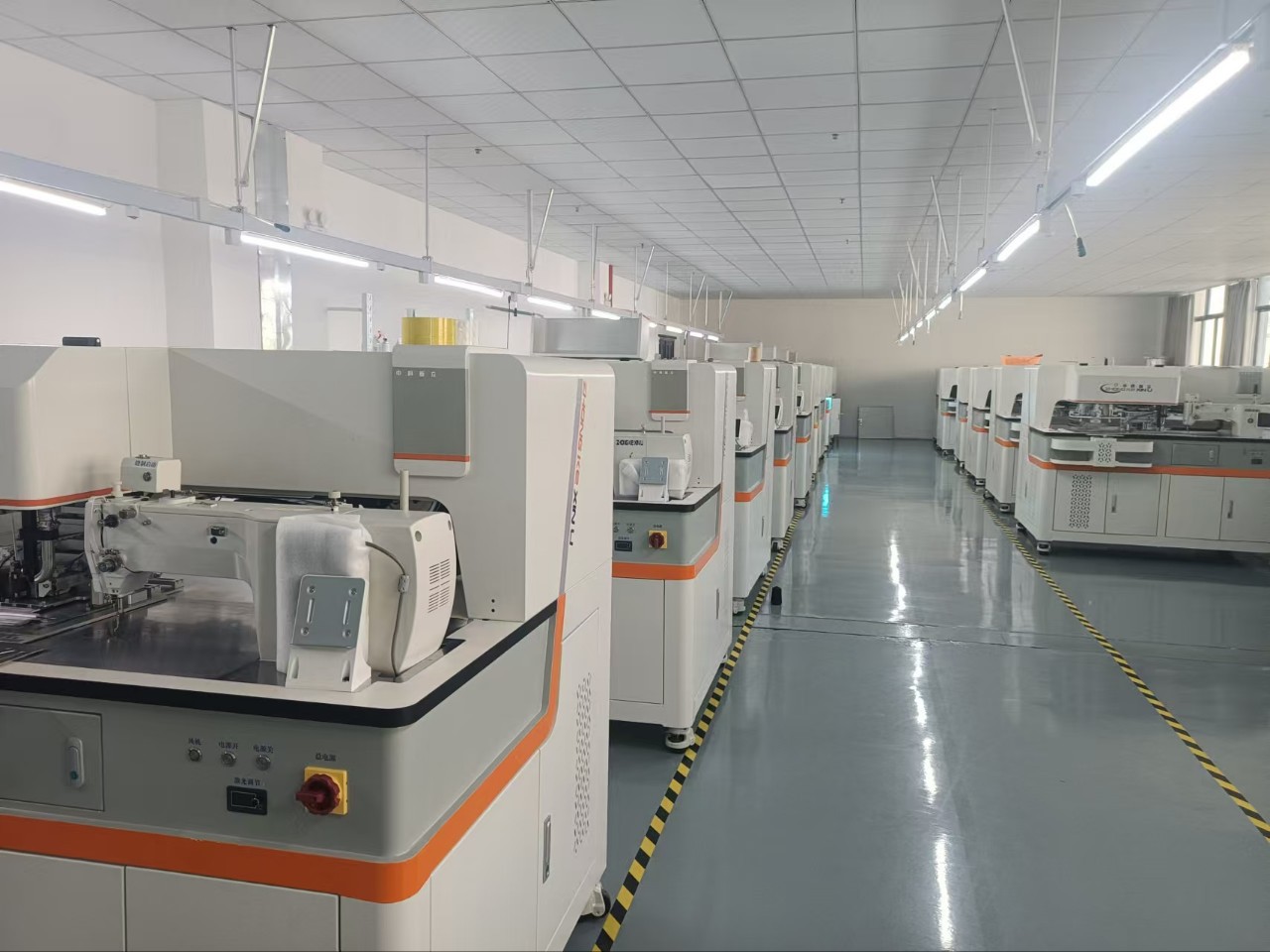 KEDEE máquina de apertura láser automática máquina de apertura de bolsa máquina de fijación de borde de alta eficiencia máquina de coser máquina de bloqueo de borde