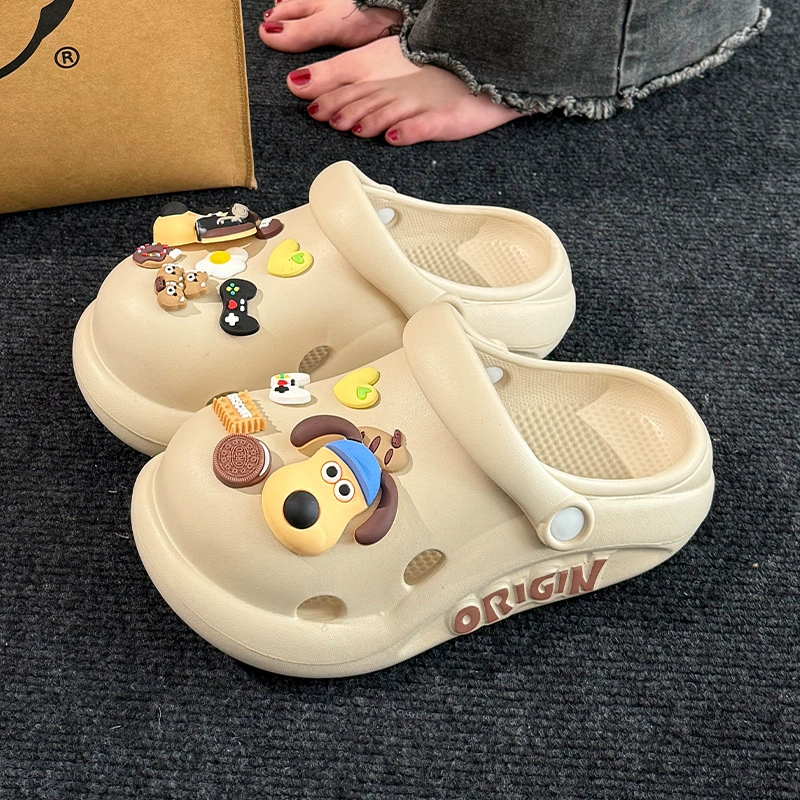 2025 новые сабо для женщин, летний стиль для родителей и детей, средняя и большая детская верхняя одежда, нескользящие детские сандалии и тапочки на мягкой подошве для мужчин.