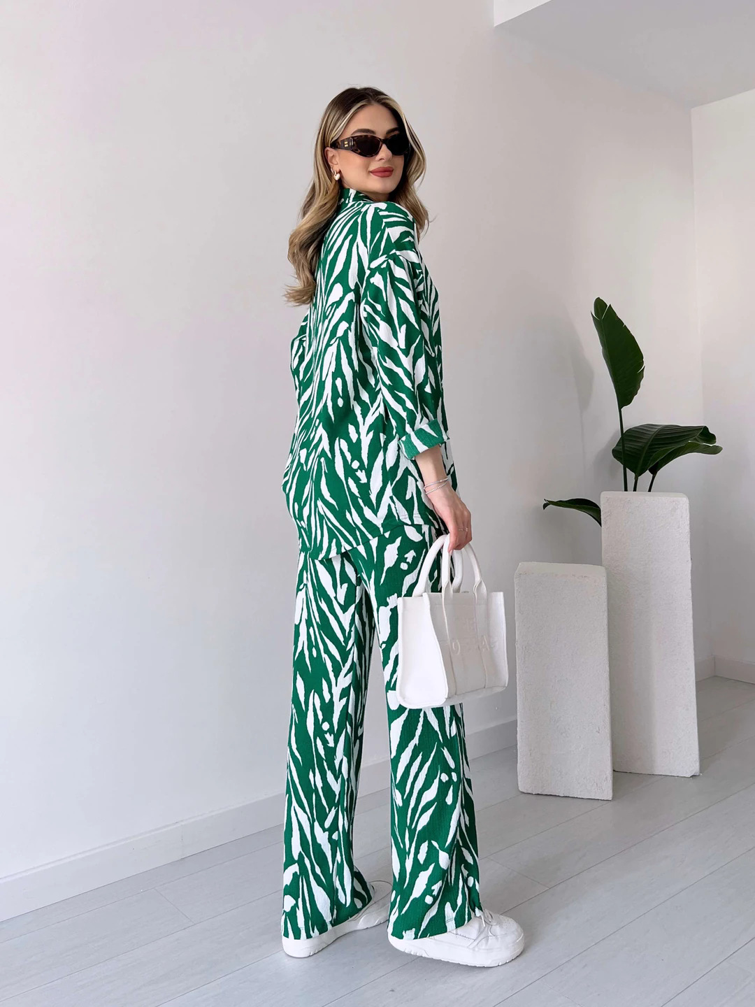560g Weight Long Sleeve Sleeve Length Spandex, Polyester Fabric Type Pant Co-ord Set Sets Type 2 Pieces Set Quantity Daily Occasion Turndown Neckline Regular Fit Fit Type Printing Pattern Spring Season Women's Gender Printing Design Streetwear Style Daily Women's Streetwear Printing Spandex Polyester Printing Pant Co-ord Set Pants Sets 3