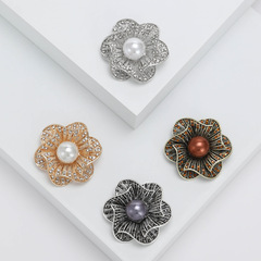 New Retro Diamond-embellished Pearl Hollow Flower Brooch Western-style Fashion Accessory for Women's Knitwear