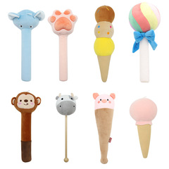 アニメのかわいい動物のマッサージは背中の棒をたたいて康楽屋のアイデアのぬいぐるみのハンマーをたたいて背中のハンマーをたたいて