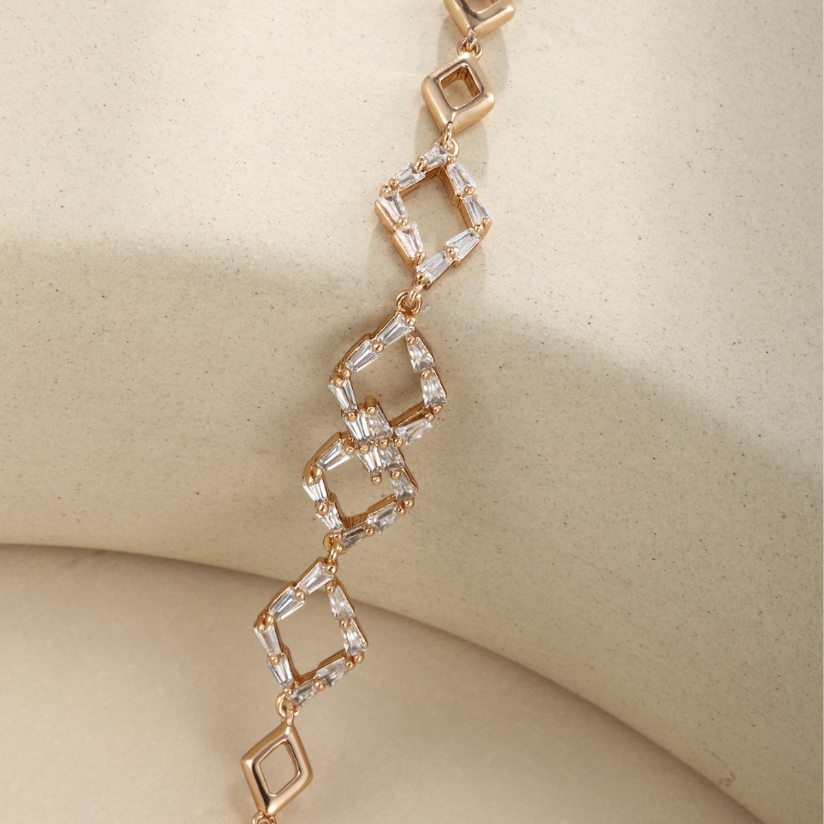 Xuping hueco cadena de diamante de cobre chapado en oro 18K nicho de diseño de aleación de diamantes de moda europea y americana pulsera de mujer