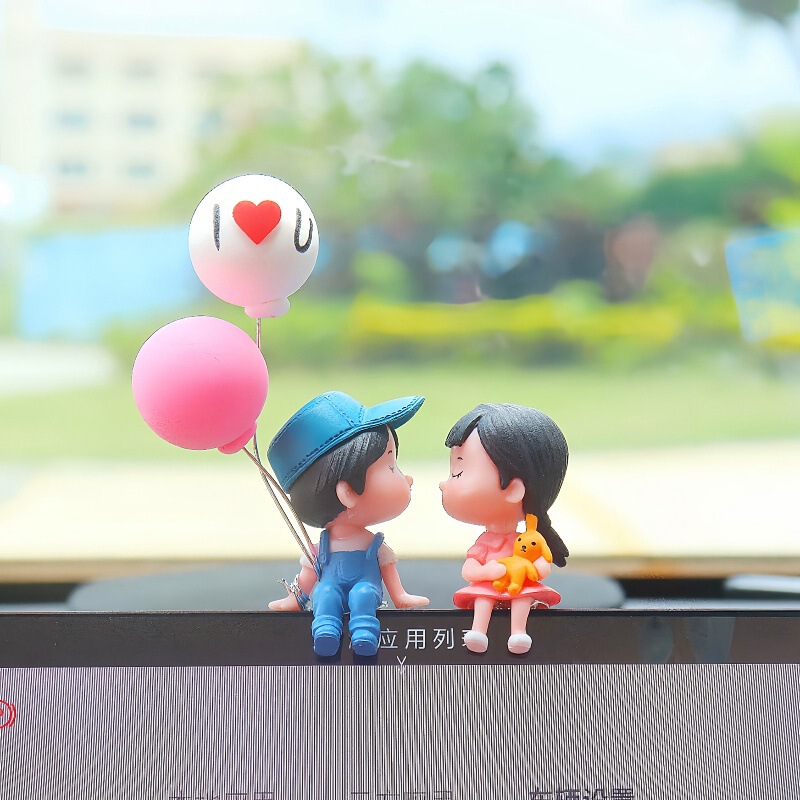 Cross-border wholesale new car ornaments cute little doll kiss lovers center console car accessories