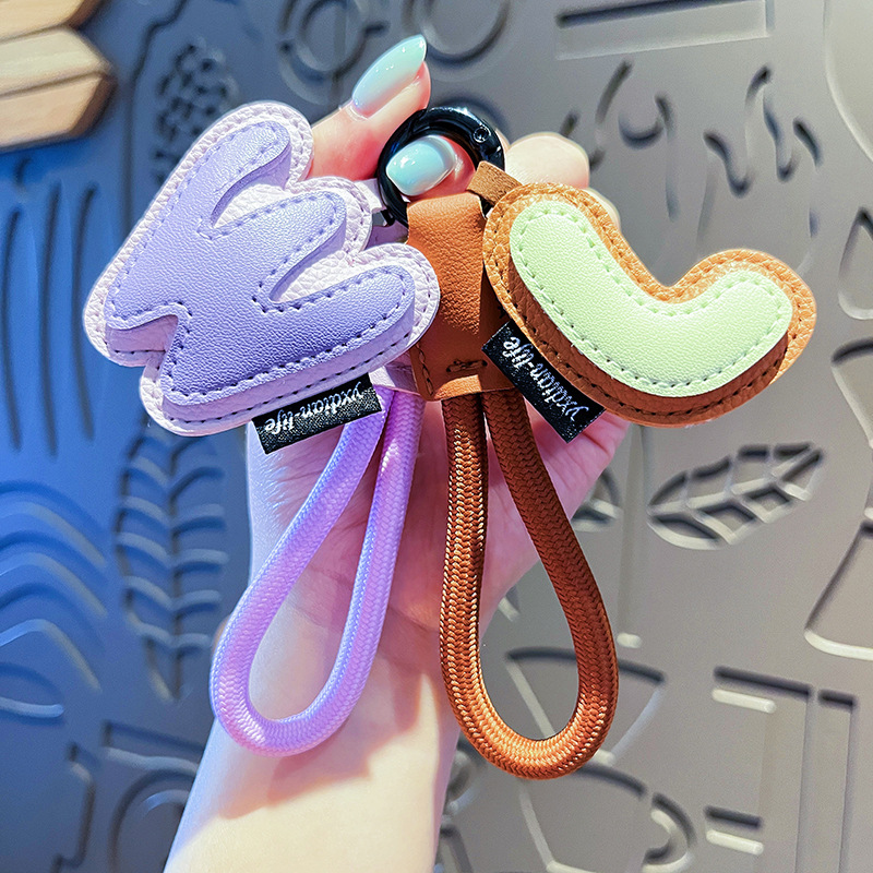 创意皮革26英文字母钥匙扣女精致皮质简约情侣一对包包挂件小礼品