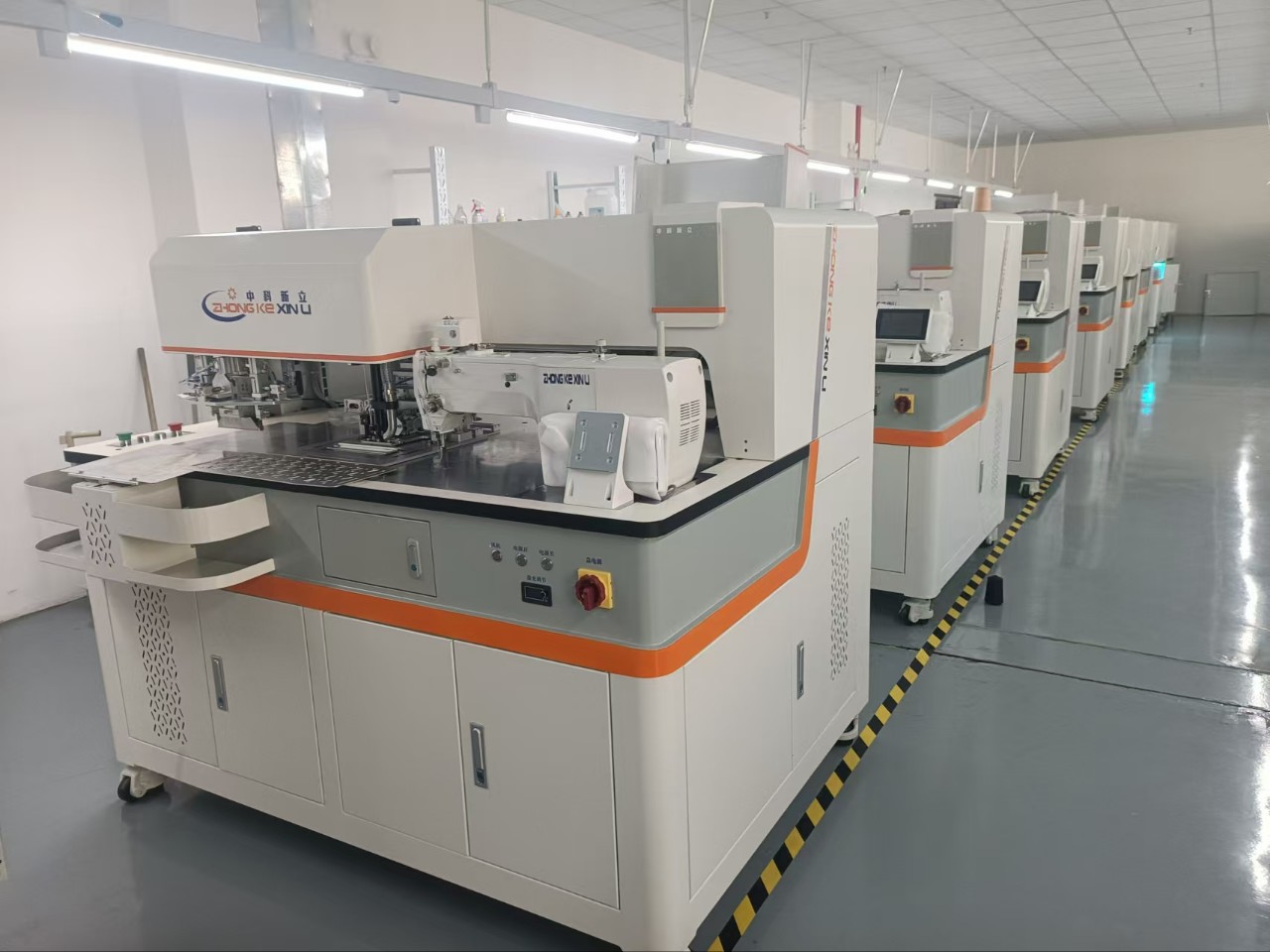 KEDEE máquina de apertura láser automática máquina de apertura de bolsa máquina de fijación de borde de alta eficiencia máquina de coser máquina de bloqueo de borde