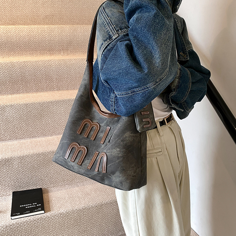 Alta sensación retro de gran capacidad 2024 nuevo estilo coreano bolso de mano de mujer de hombro de moda de viaje bolso de brazo