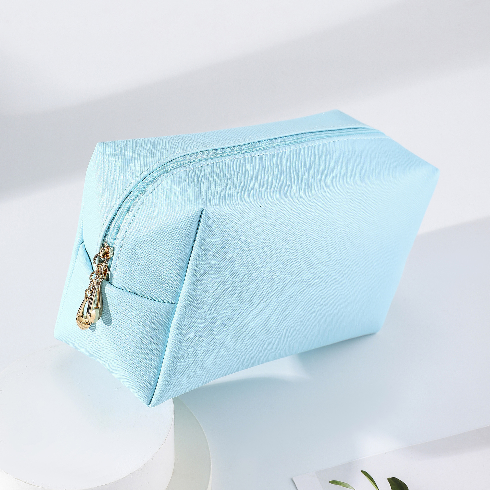Women's Medium All Seasons Pu Leather Solid Color Elegant Classic Style Square Zipper Cosmetic Bag display picture 3