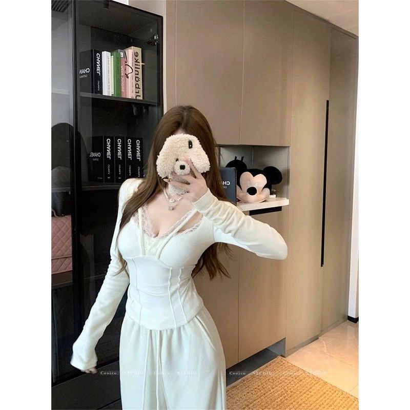 Футболка с длинными рукавами женская чистая девушка с кружевным сращением в начале весны 2025 года