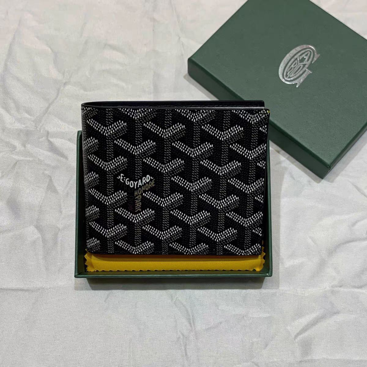 Ultra thin short universal wallet for men and women