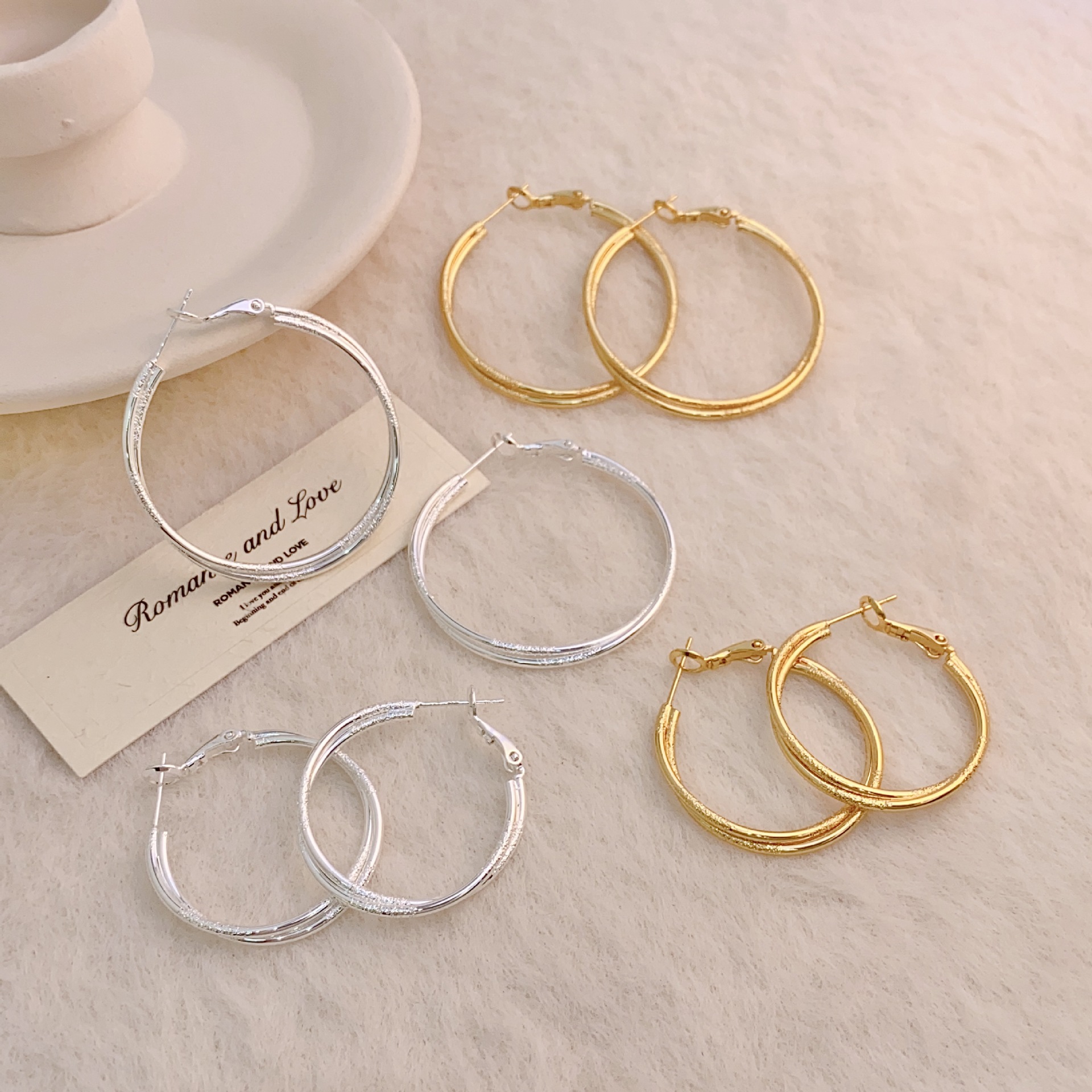 Copper Gold-Plated Minimalist Style Double-Layer Winding Plain Hoop Earrings for Women, New Niche Design, Fashionable and Versatile Ear Hoops