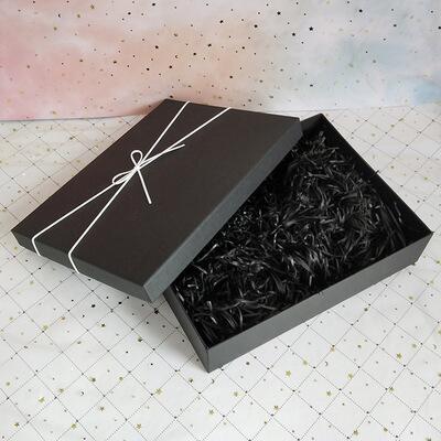 검은 표지와 검은 배경