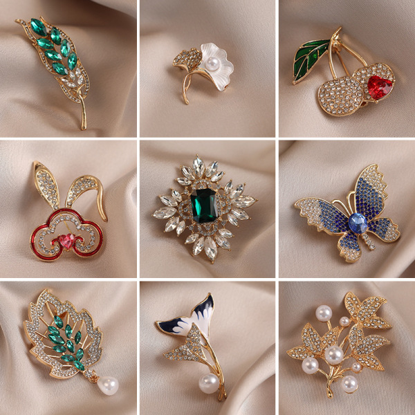 Cartoon small brooch lapel pin