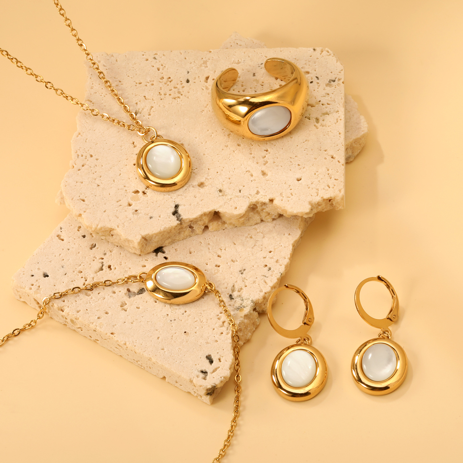 Concha blanca simple europea y americana pendientes de alta calidad collar anillo pulsera joyería de acero inoxidable conjunto de joyería transfronteriza femenina