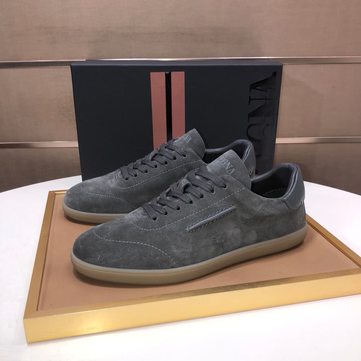 Estación europea retrógrado ganado cuero plano zapatos blancos para hombres con lazos de color combinados zapatos de skate casuales para hombres Lefour zapatos
