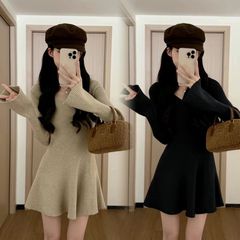 法式高级感气质长袖针织连衣裙子女秋冬季2025新款小个子收腰短裙