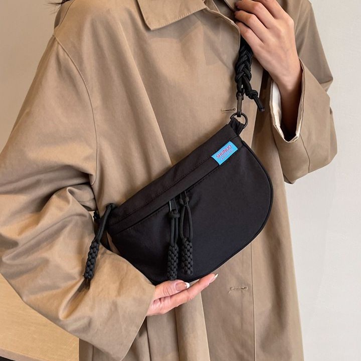 Los fabricantes venden al por mayor nuevos bolsos de mujer, bolsos de pecho de tela Oxford de moda, bolsos de mensajero de hombro para damas casuales, bolsillos de moda de todos los partidos