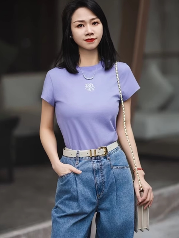Áo thun nữ cổ tròn cotton thêu hoa hồng tay ngắn — Màu đen ngọt ngào