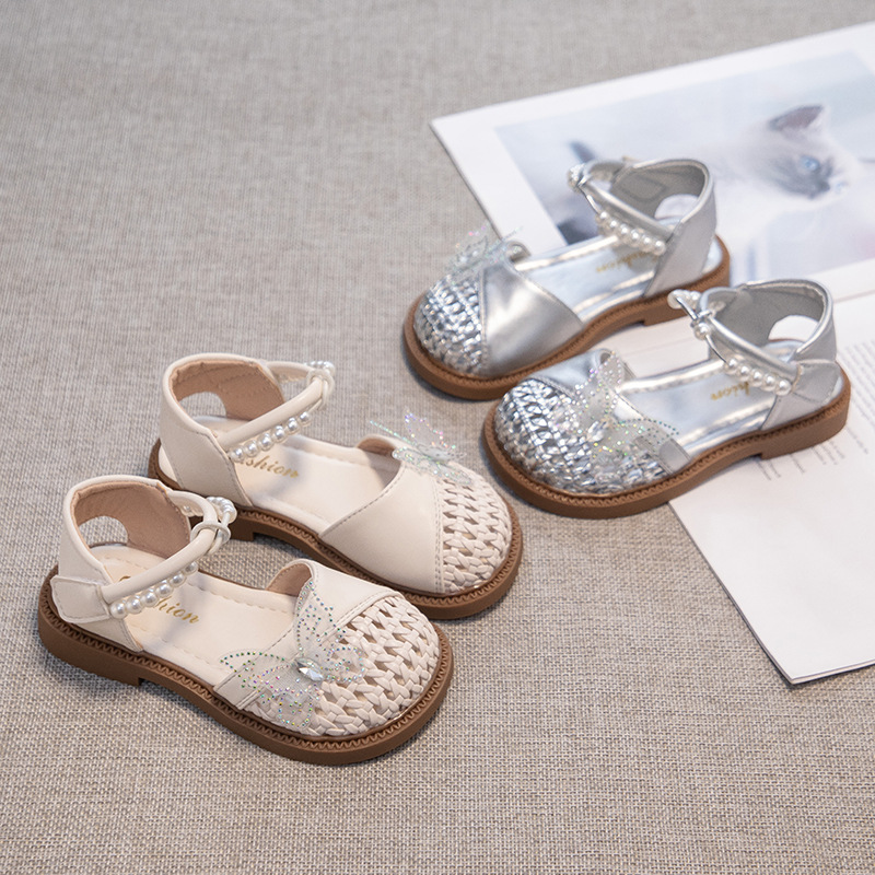 Zapatos de perlas huecas para niñas 2026 verano de moda infantil versátil zapatos de princesa sandalias trenzadas image 5