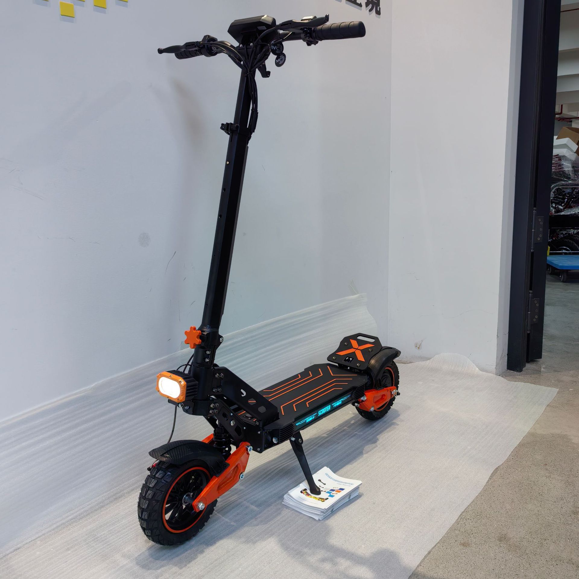 Transfronterizo doble amortiguación scooter eléctrico cruzado para adultos estacionamiento de larga duración 48v de alta potencia scooter plegable.