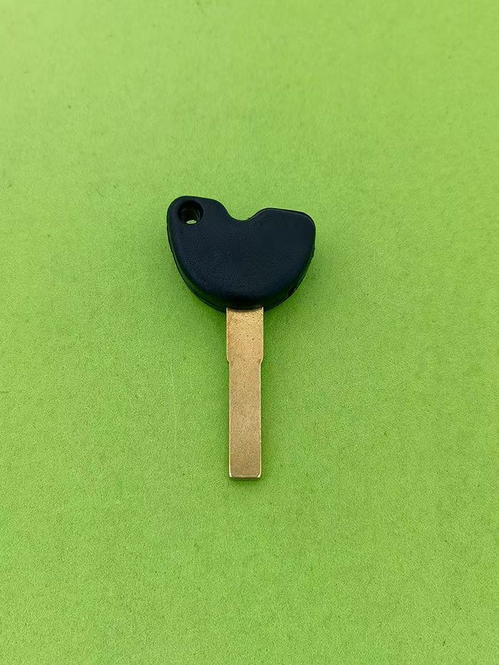 Suitable for Piaggio Motorcycle Keys, Universal for Piaggio 002 Tablet Mp3 Vespa Gts300