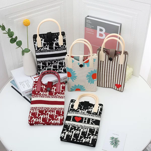 2025 New Fashion Korean Style Mobile Phone Bag, Cute Cartoon Animal Knitted Bag, Women's Fashionable and Versatile Personalized Mobile Phone Bag