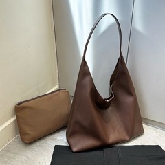 大容量のトートバッグはだらだらしています。女性の高級感があります。