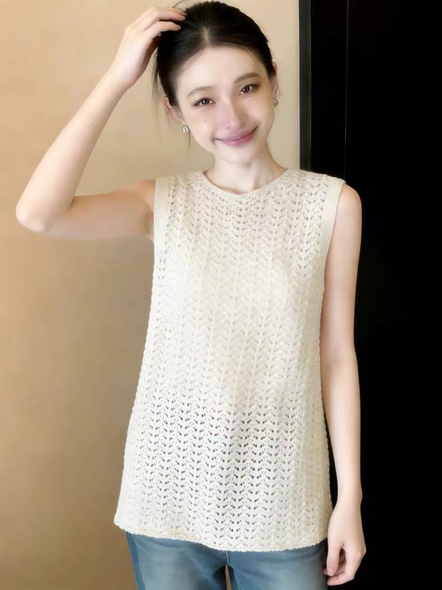 Áo thun nữ cổ tròn chạm rỗng không tay dáng rộng phong cách Hàn Quốc — màu trắng