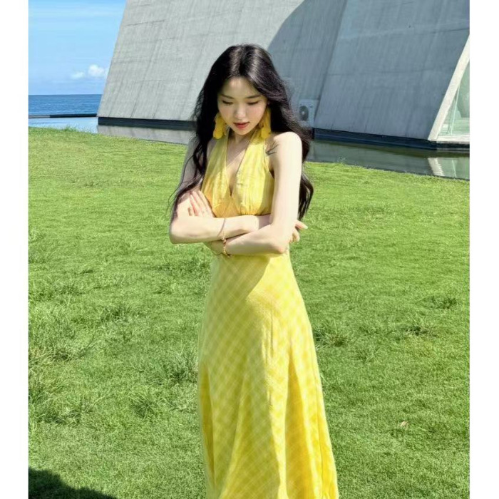 黄色格子吊带连衣裙V领挂脖收腰长裙夏季辣妹设计感夏季新款显瘦|undefined
