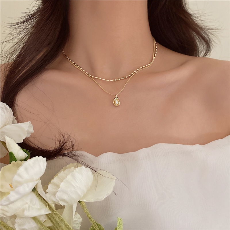 Collana stratificata minimalista con catene delicate gioiello_voghion.com