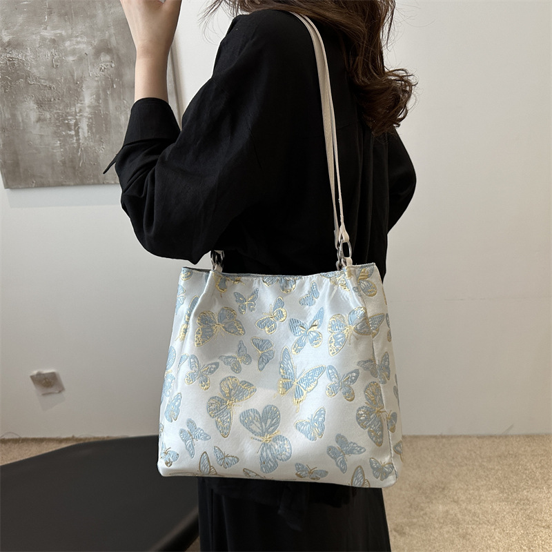 Nueva bolsa de gran capacidad de estilo chino para mujeres 2024 nueva moda bordada bolsa de hombro para trabajar bolsa de viaje moda