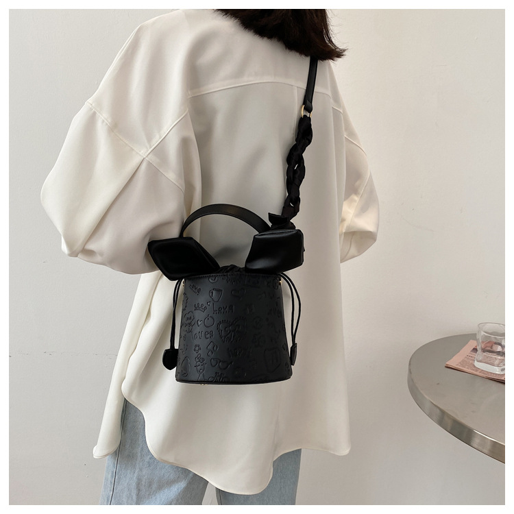 New Trendy Fashion Wild Messenger Bucket Bag display picture 38