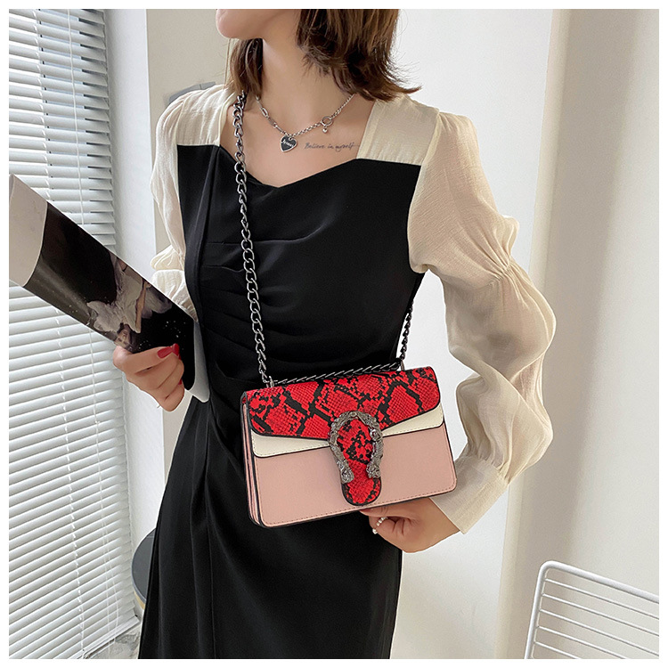Women's Small Pu Leather Solid Color Vintage Style Square Magnetic Buckle Crossbody Bag display picture 3